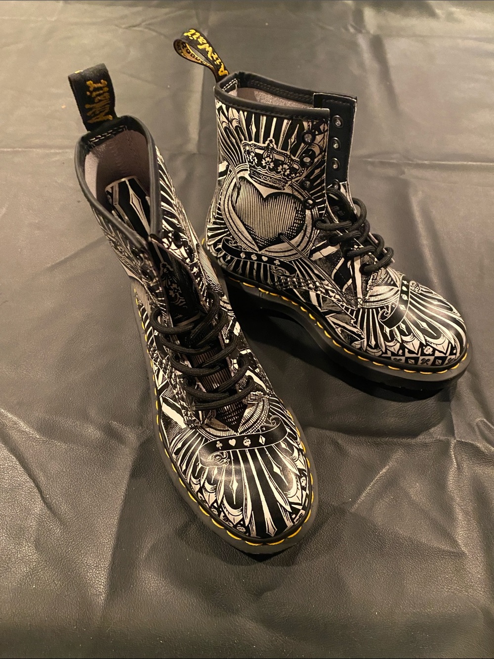 Dr. Martens 1470 8 hole classic NWOB BORN TO LOSE TATTOO STYLE SIZE 6
